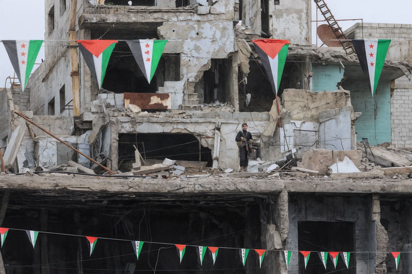 فلسطينيّو سوريا والفراغ الكبير.. من يمثّلنا؟