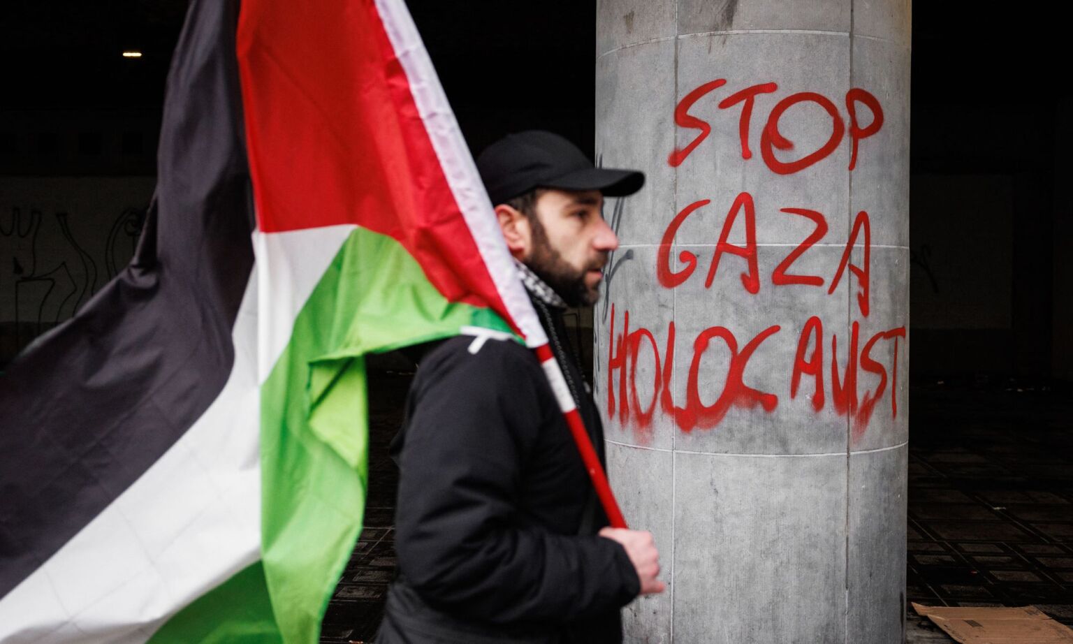 محرقة ونازية.. لماذا نلعب في ملعب العدو؟