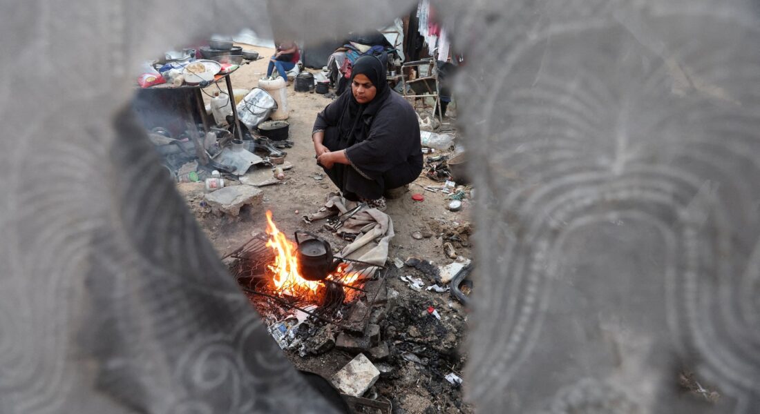 أم تنام بعين واحدة 