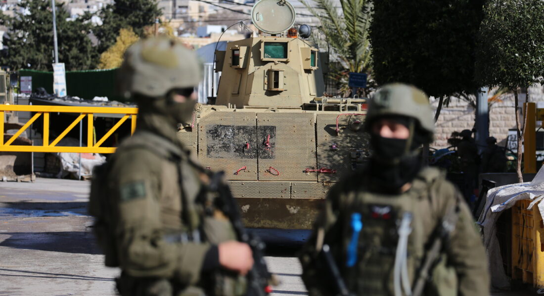 حين أكل الدود اتفاق الخليل