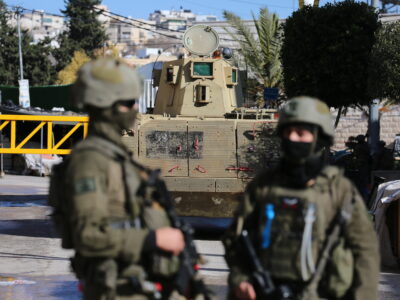 حين أكل الدود اتفاق الخليل