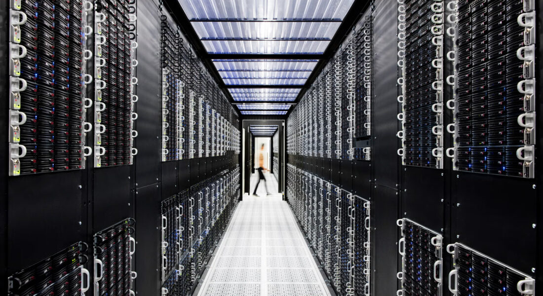 البنية الرقمية هدفاً.. لماذا ضربت إيران مراكز البيانات؟