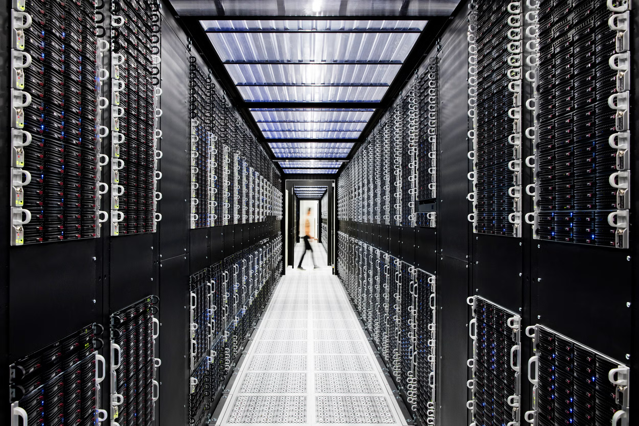 البنية الرقمية هدفاً.. لماذا ضربت إيران مراكز البيانات؟