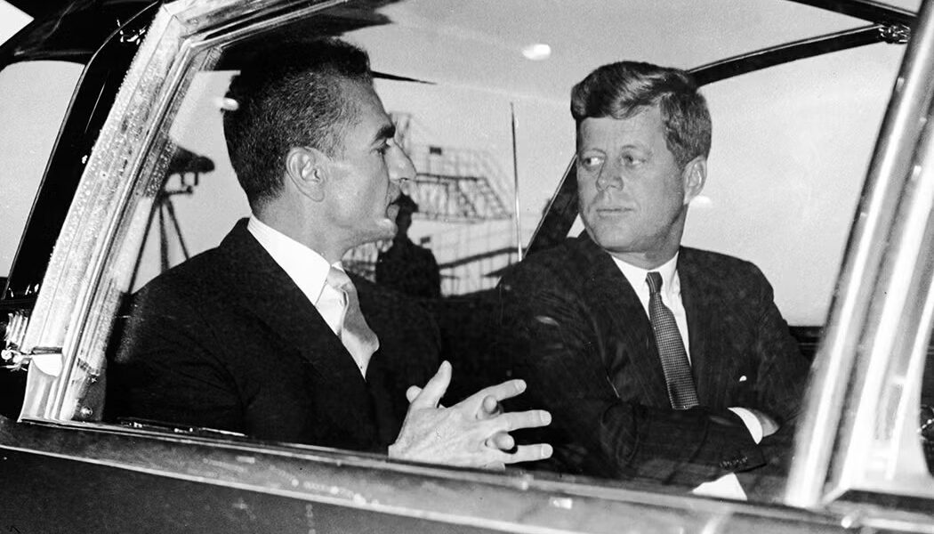 رحلة العداء بين أميركا وإيران(1): من الشاه إلى الخميني