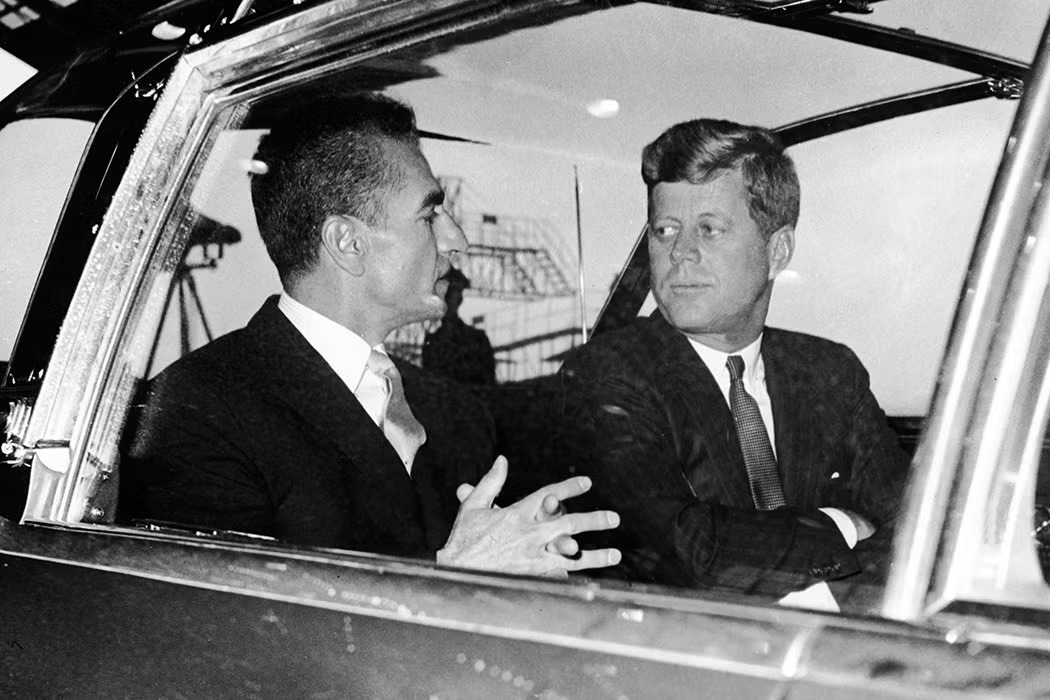 رحلة العداء بين أميركا وإيران(1): من الشاه إلى الخميني